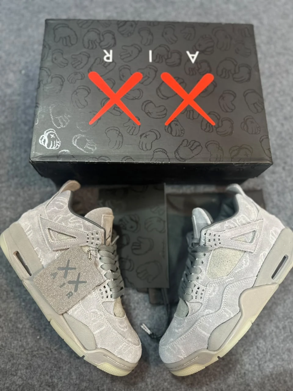 Nike Air Jordan 4 Retro KAWS Cool Grey